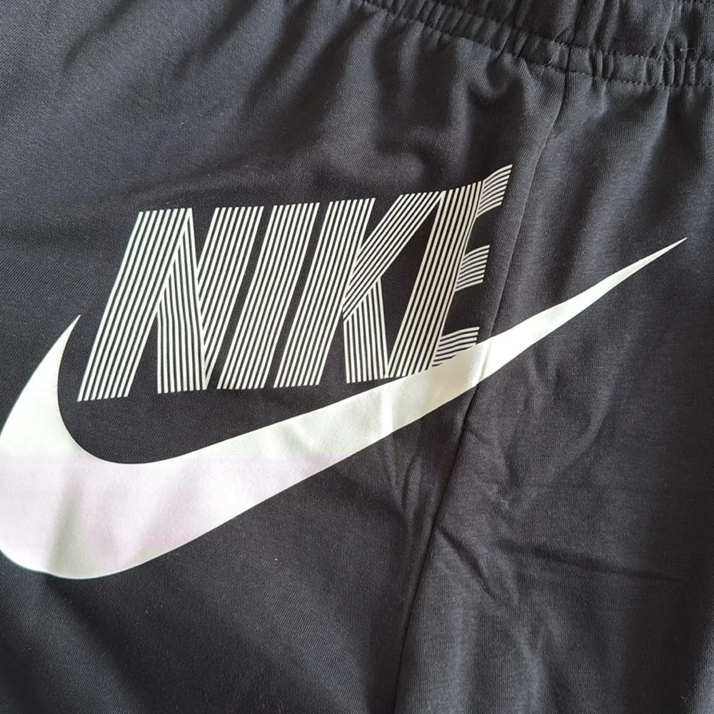 NWOT- Nike Women’s High Rise Dance Short